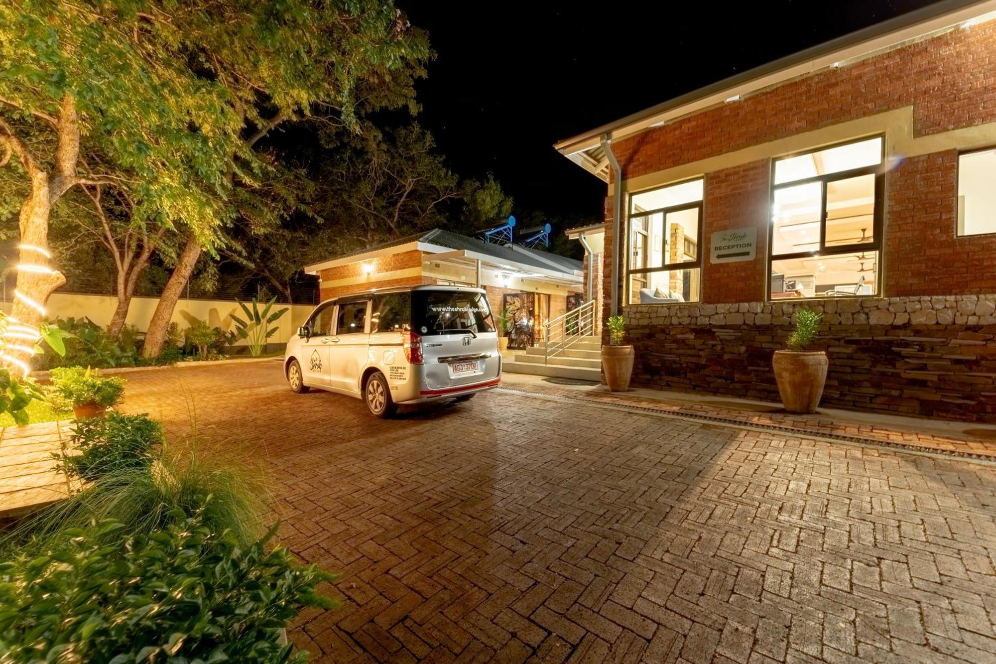 The Shrub Lodge Victoria Falls Zewnętrze zdjęcie
